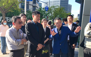 “抓落实、重推广”-杨浦区领导实地勘察出租车候客点建设情况